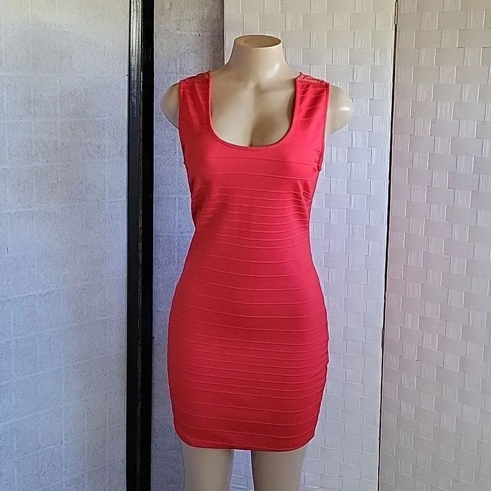BRAND NEW PAPAYA ROUND NECK BODY-CON SLEEVELESS MINI DRESS - Picture 2 of 15